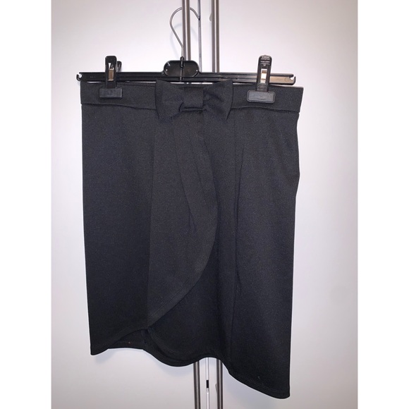 Long skirt fitted. - Picture 1 of 2